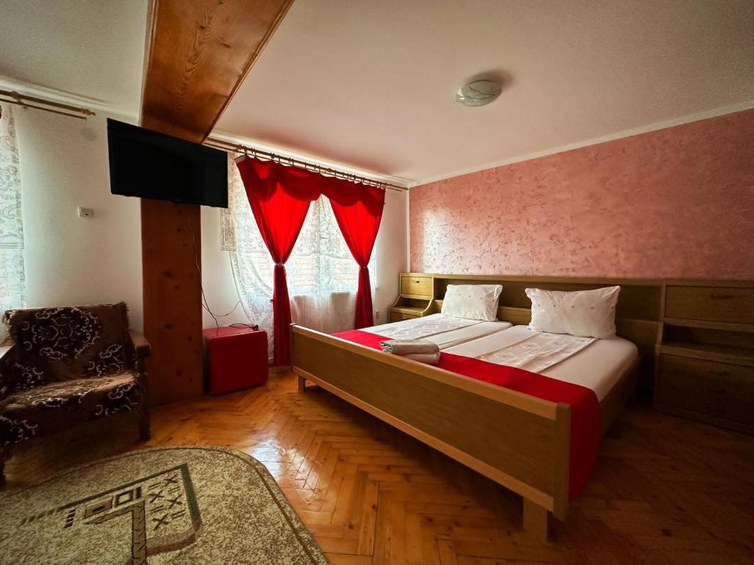 Hotel Casa Mary Haţeg Exteriér fotografie