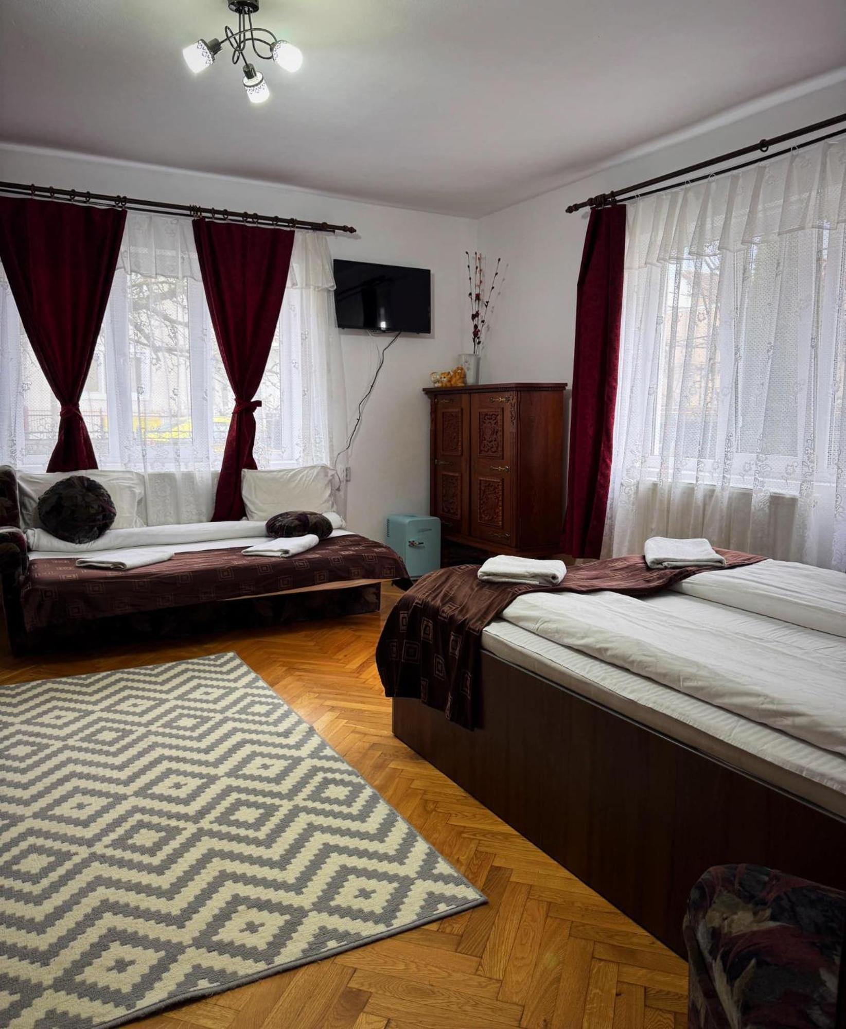 Hotel Casa Mary Haţeg Exteriér fotografie